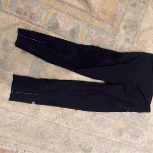 GUC Black Leggings capri Reflective Dots L Lululemon size 4 has pockets love🖤🩷